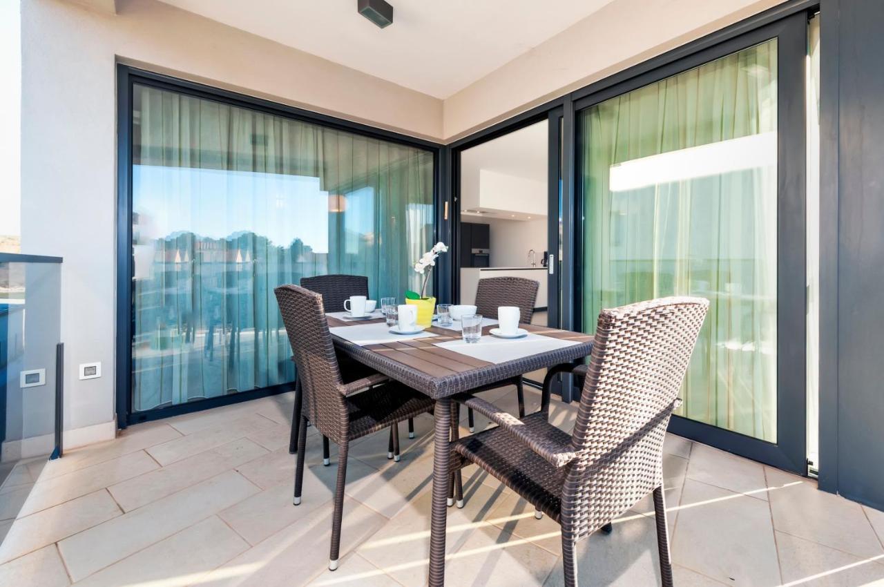 Sunny Day - Apartment With Parking Rovinj Exteriér fotografie